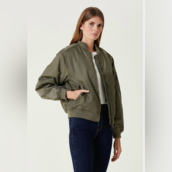 American Eagle Outfitters Jackets & Blazers - American Eagle Green Bomber Jacket Lightweight Relaxed Fit